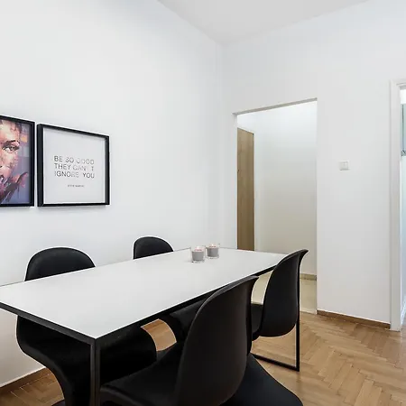 Apartment Likavittos *